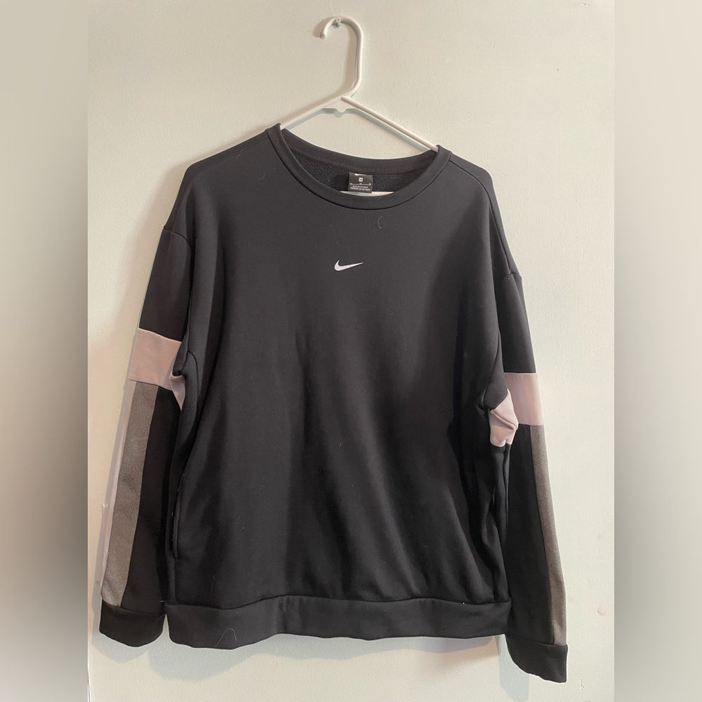 cozy nike crew neck w white and grey sleeve size M